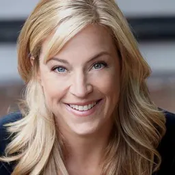 Portrait of Jennifer Jolly