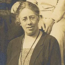 Portrait of Lynda Grier