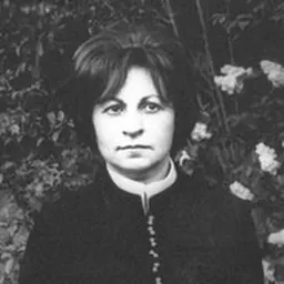 Portrait of Zahra Kia
