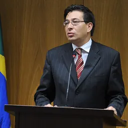 Portrait of Fander Falconí