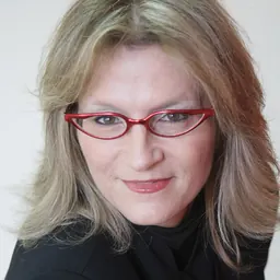 Portrait of Irit Rosenblum