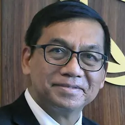 Portrait of Renato Solidum