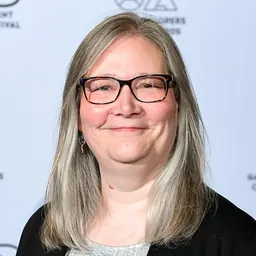 Portrait of Amy Hennig