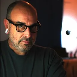 Portrait of Uri Katzenstein
