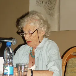 Portrait of Miriam Akavia