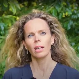 Portrait of Roxane van Iperen
