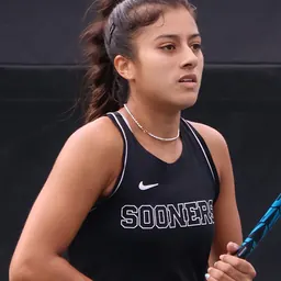 Portrait of Dana Guzman