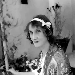 Portrait of Elsa Kazi