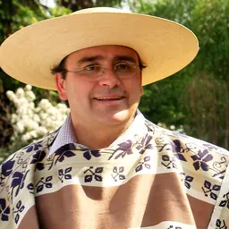 Portrait of Mario Olavarría