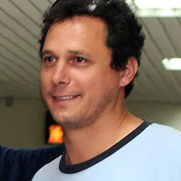 Portrait of Tom Gugliotta