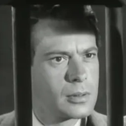 Portrait of Ross Elliott