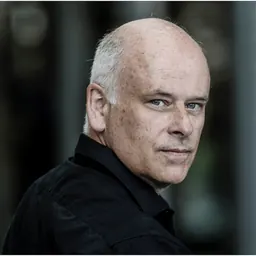 Portrait of Robert Tampé