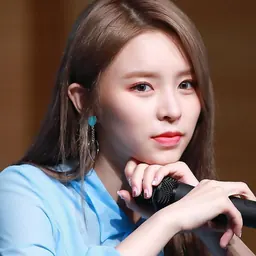 Portrait of Elkie