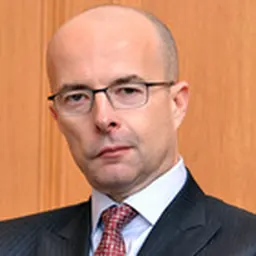 Portrait of Jonathan Knott