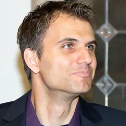 Portrait of Holger Nikelis
