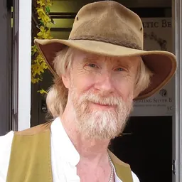 Portrait of Mark O'Shea