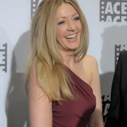 Portrait of Jennifer Finnigan