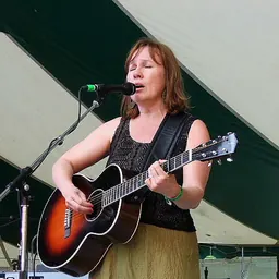 Portrait of Iris DeMent
