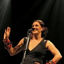 Portrait of Ná Ozzetti