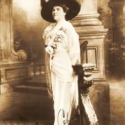 Portrait of Sara Cahier