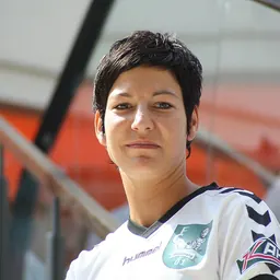 Portrait of Linda Bresonik