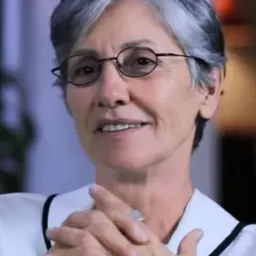 Portrait of Cássia Kis