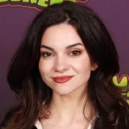 Portrait of Lauren LaVera