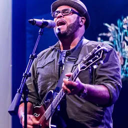 Portrait of Israel Houghton