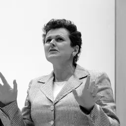 Portrait of Karen Scrivener