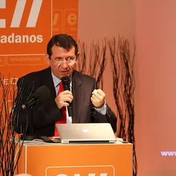 Portrait of José Luis Restán