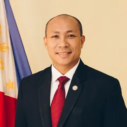 Portrait of Gary Alejano