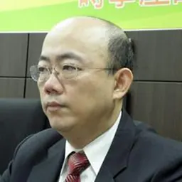 Portrait of Julian Kuo