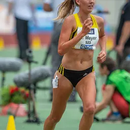 Portrait of Lea Meyer