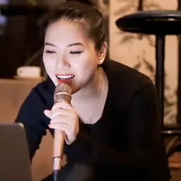 Portrait of Thùy Chi