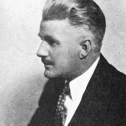 Portrait of Leslie Pearce