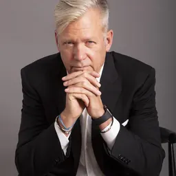 Portrait of Chris Hansen