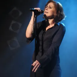 Portrait of Alison Moyet