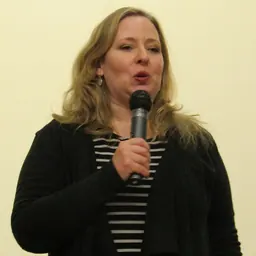 Portrait of Ally Carter