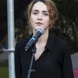 Portrait of Núria Graham