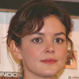 Portrait of Nora Zehetner