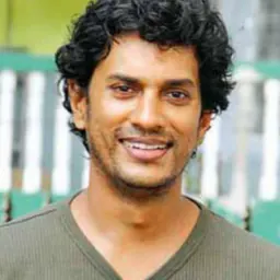 Portrait of Roshan Pilapitiya