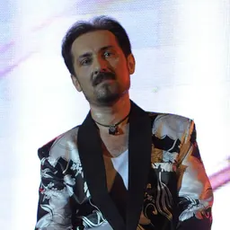 Portrait of Farhad Darya