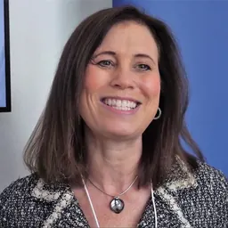 Portrait of Joanne Lipman