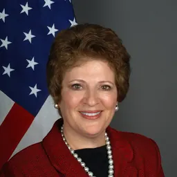 Portrait of Fay Hartog-Levin