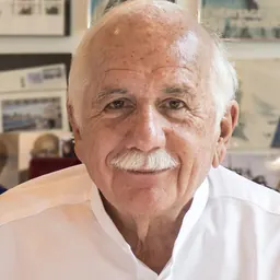 Portrait of Moshe Safdie