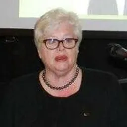 Portrait of Vicki Dunne