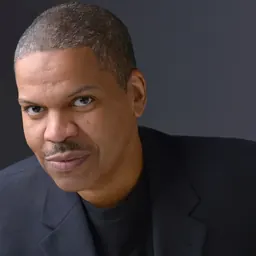Portrait of Lee Summers