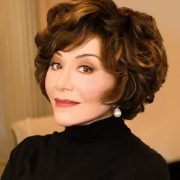 Portrait of Lynda Resnick