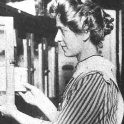 Portrait of Hannah L. Wessling
