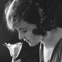 Portrait of Roxana McGowan